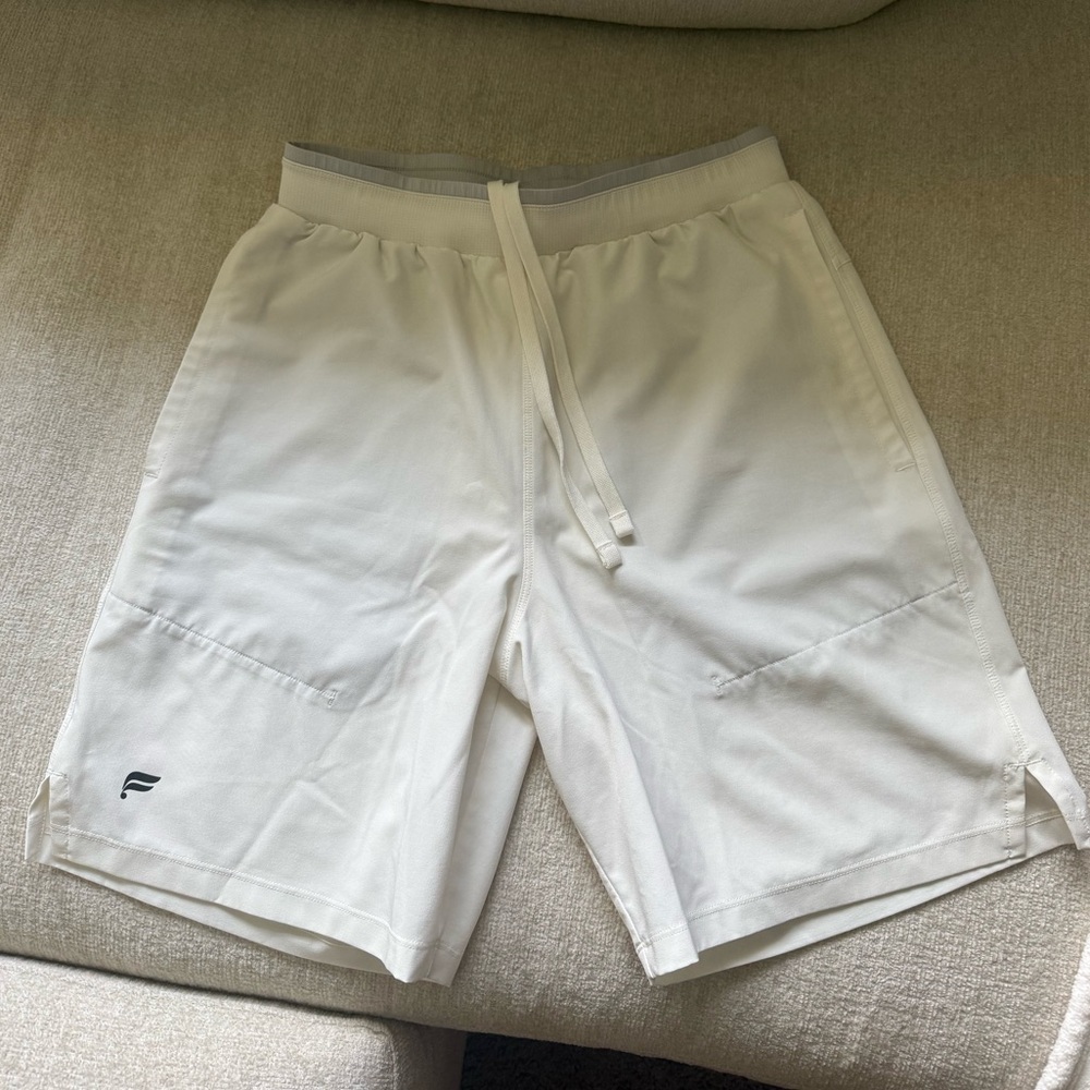 Fabletics Fundamental Short 7” no liner, size S